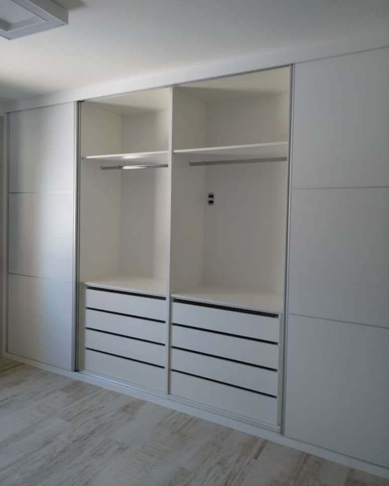 74. O guarda-roupa planejado pode ser simples. Foto: Instagram