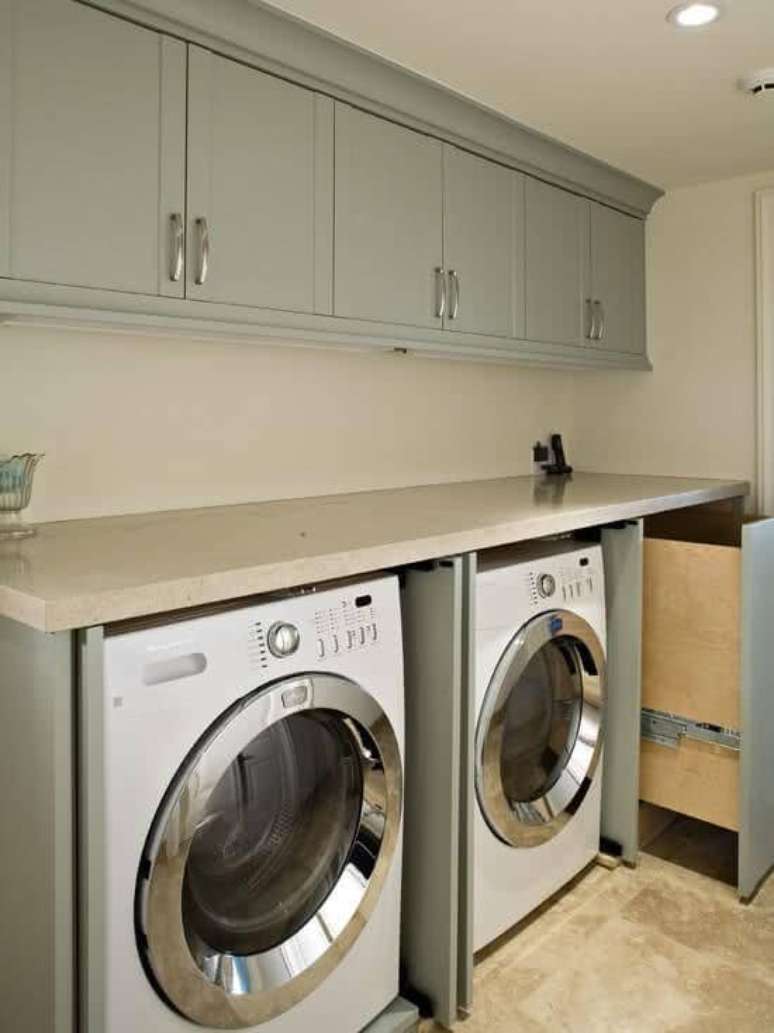 11. Lavadora de roupas com secadora e armários lindos