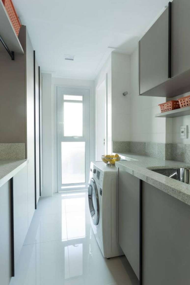 19. Lavadora de roupas com bancada de granito &ndash; Por: Juliana Pippi