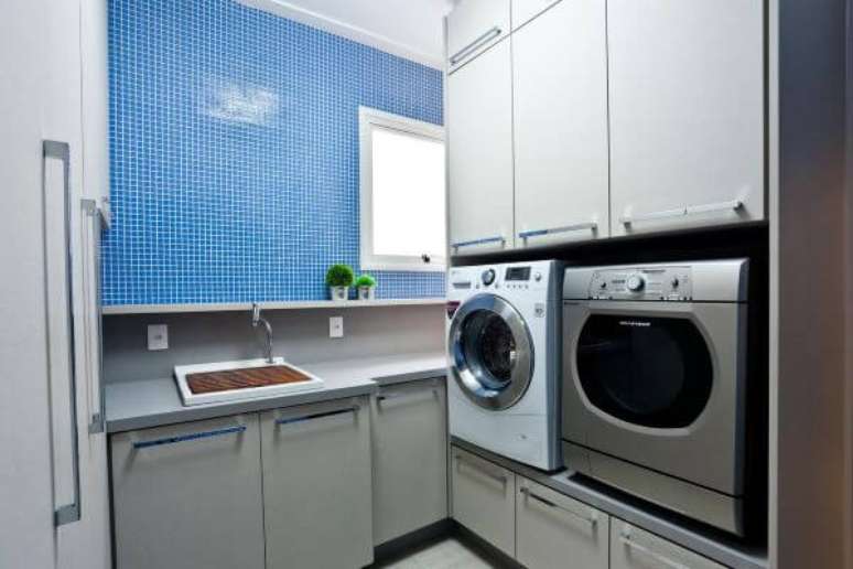 23. Lavadora de roupas com máquina de lavar inox e secadora – Por: Juliana Pippi