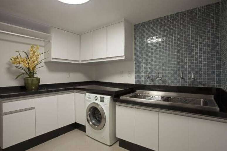 48. Lavadora de roupas frontal em lavanderia &ndash; Por: Aquiles Nicol