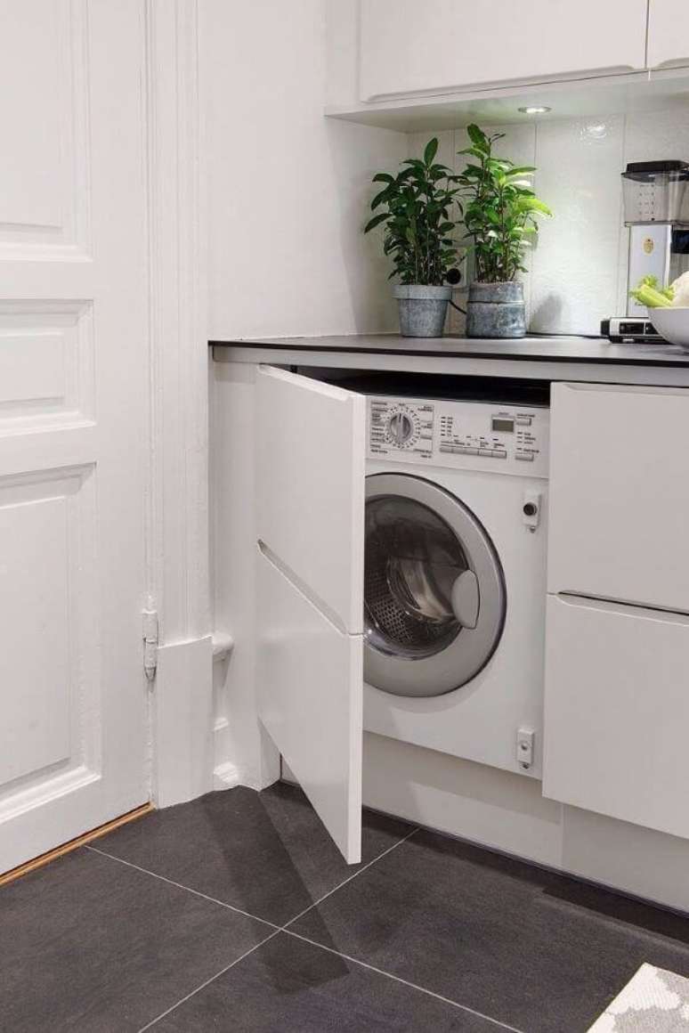 52. Lavadora de roupas na lavanderia em gabinete