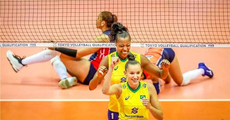 Seleção feminina de vôlei bate dominicanas no tie-break e garante vaga em Tóquio.