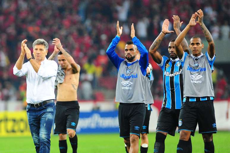 Jogadores e técnico do Grêmio 