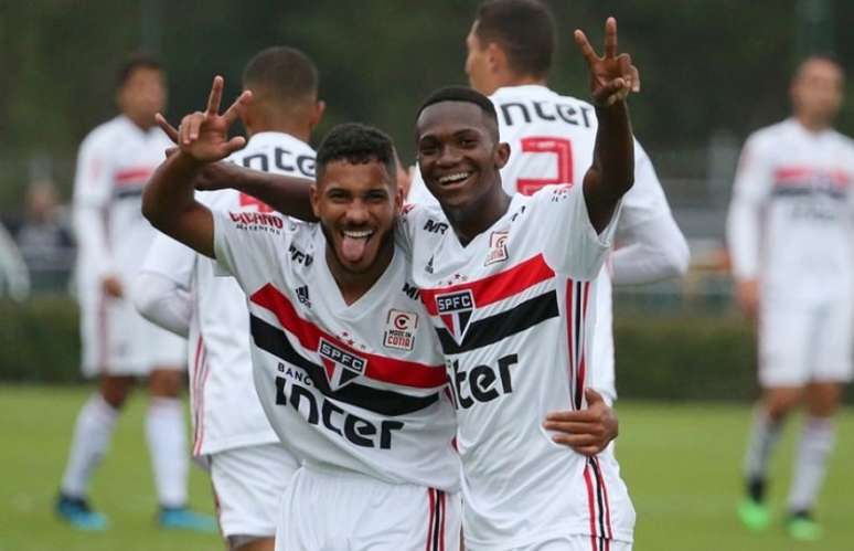 Equipe sub-20 do São Paulo goleou o Linense por 4 a 1, no CT de Cotia (Foto: Igor Amorim/saopaulofc.net)