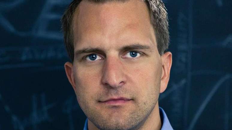 Robert Orell era integrante de um grupo extremista, mas hoje trabalha numa entidade que tira pessoas dessas organiza&ccedil;&otilde;es