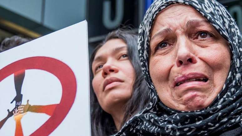 Mu&ccedil;ulmanos participaram, em Nova York, de protesto em solidariedade &agrave;s v&iacute;timas de atentado na Nova Zel&acirc;ndia e contra o extremismo