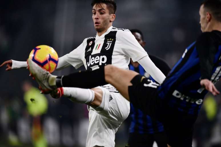 Cancelo em campo pela Juventus (Foto: AFP)