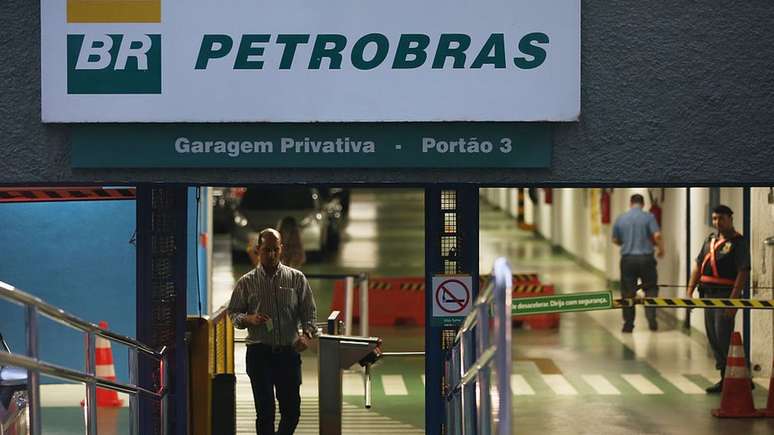 Sindicato dos Petroleiros diz que lucro é 'artificial' e critica plano de privatizações da companhia