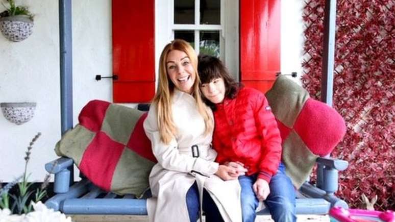 Charlotte Caldwell tornou-se defensora do acesso &agrave; cannabis medicinal depois de lutar para obt&ecirc;-la para seu filho Billy, que tem epilepsia grave