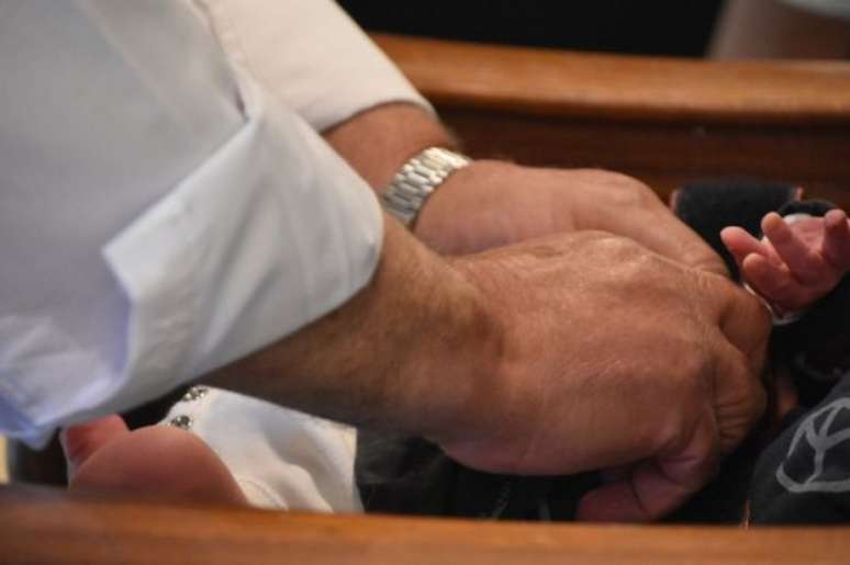 Na circuncis&atilde;o, o prep&uacute;cio - que protege a cabe&ccedil;a do p&ecirc;nis - &eacute; removido cirurgicamente