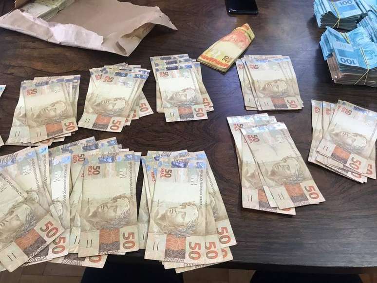 Dinheiro apreendido pela PF na sede do Dnit