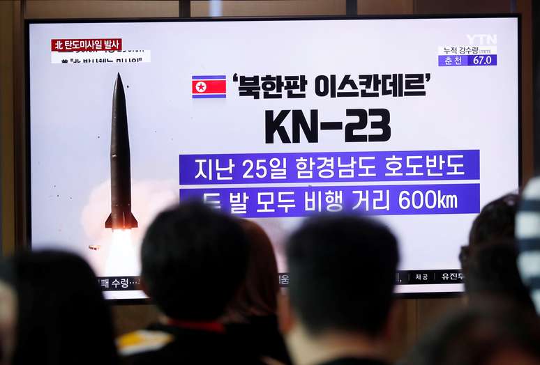 Notici&aacute;rio na televis&atilde;o da Coreia do Sul informa sobre lan&ccedil;amento de m&iacute;sseis bal&iacute;sticos pela Coreia do Norte
31/07/2019
REUTERS/Kim Hong-Ji