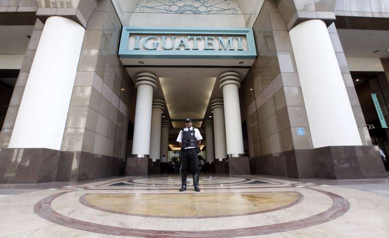 Entrada do shopping Iguatemi em São Paulo 
29/07/2011
REUTERS/Nacho Doce