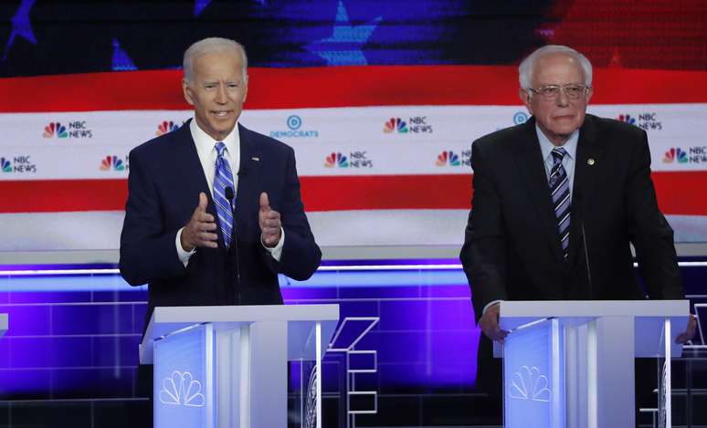 Presidenciáveis democratas Joe Biden (à esquerda) e Bernie Sanders participam de debate em Miami
27/06/2019
REUTERS/Mike Segar