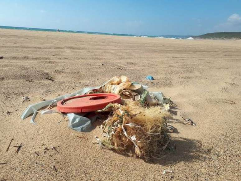 Sardenha dará sorvete para quem recolher plástico das praias