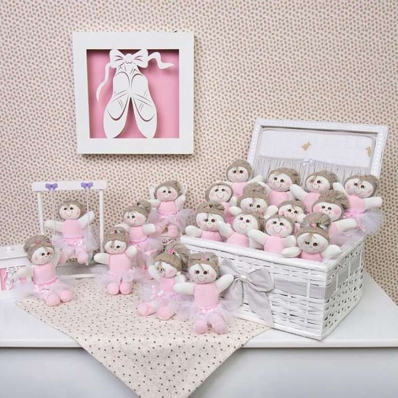 18. Bonequinhas de tecido como lembrancinhas de maternidade. Fonte: Blog Gr&atilde;o de Gente