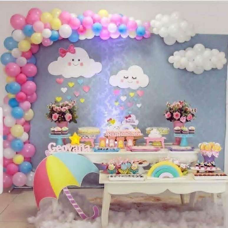 18. Invista em tema de aniversário 1 ano que vai garantir uma decoração delicada e suave – Foto: Pinterest