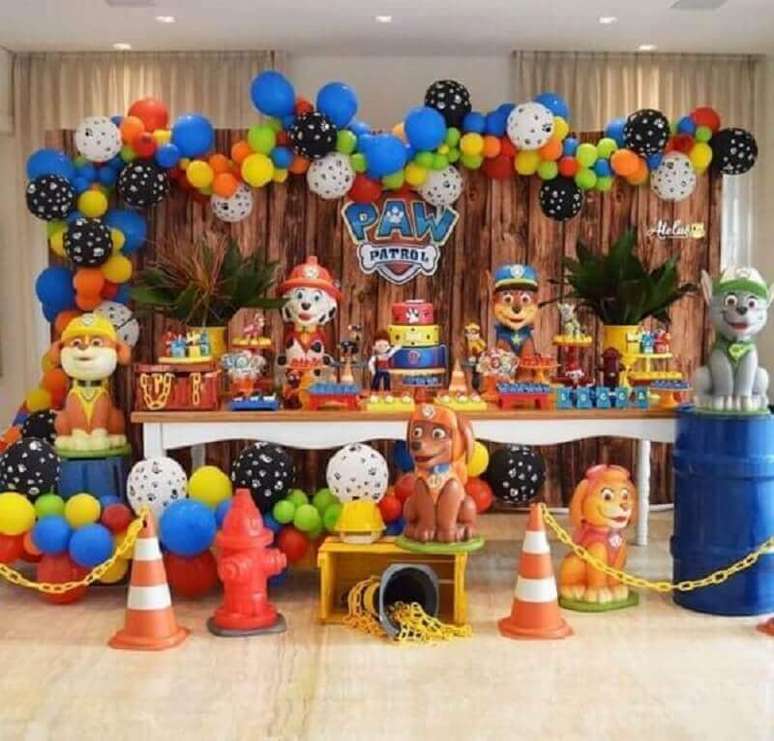 35. Decoração tema de aniversário Patrulha Canina – Foto: Bolinho com Tema