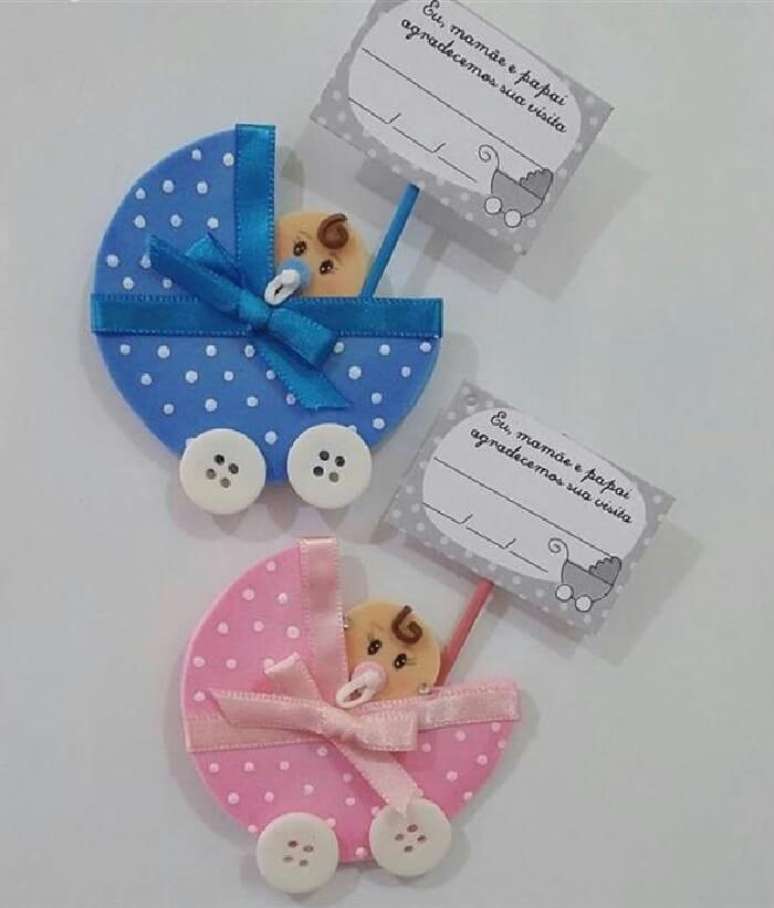 21. Im&atilde; decorativo feito com carrinho de beb&ecirc; de EVA. Fonte: Pinterest