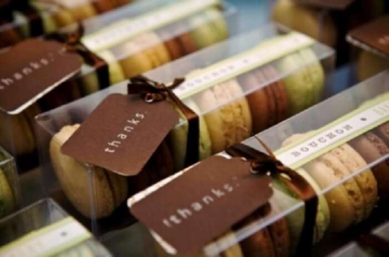 94. Macarrons coloridos como lembrancinha para maternidade. Fonte: Pinterest