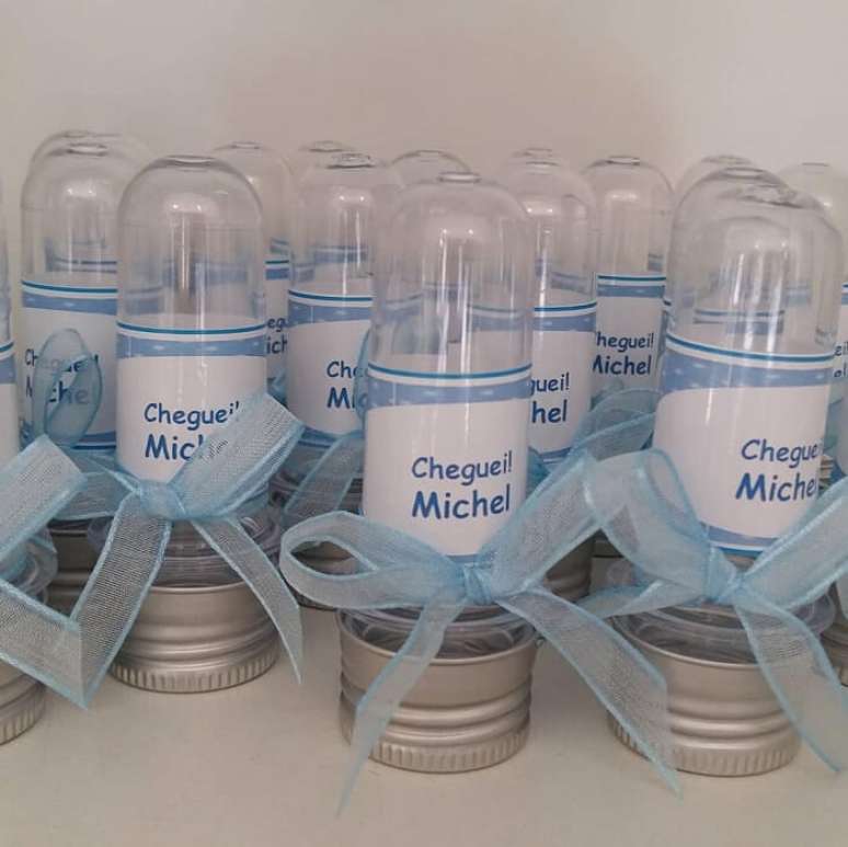 62. Os famosos tubetes como lembrancinha de maternidade. Fonte: Lembrancinhas e Mimos Virginie