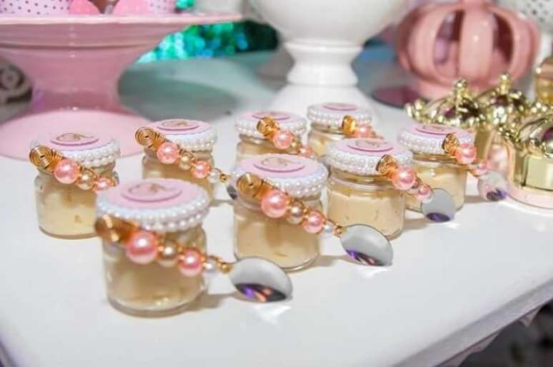 97. Pote de doces utilizado como lembrancinha de maternidade. Fonte: Pinterest
