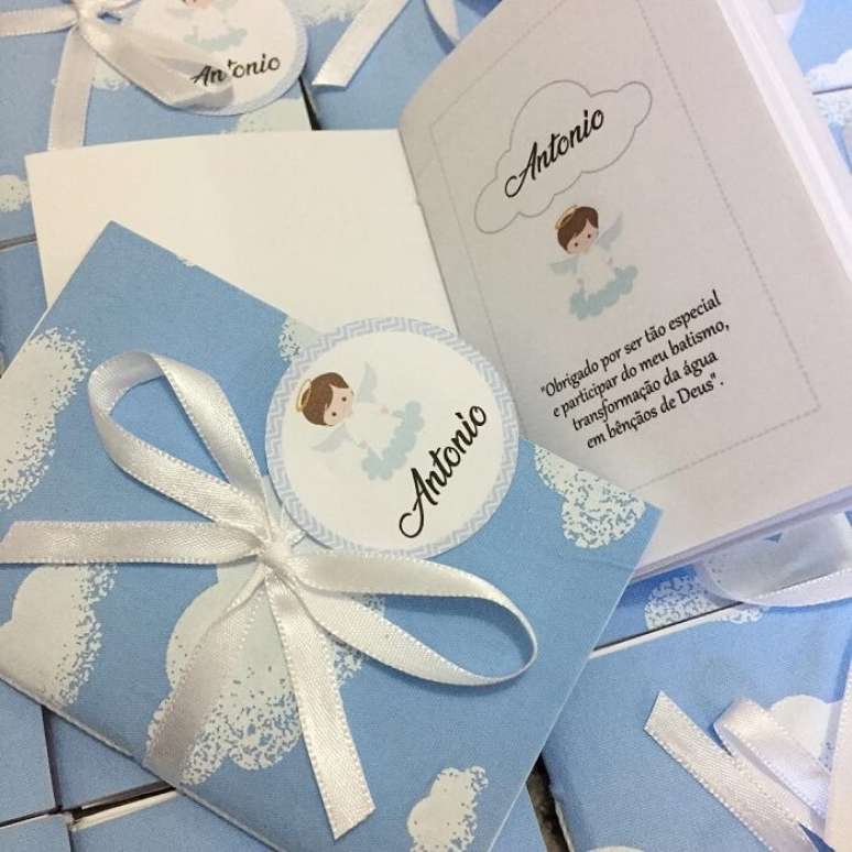 63. Que tal um mini caderninho como lembrancinha de maternidade? Fonte: Atelier Ane Melo