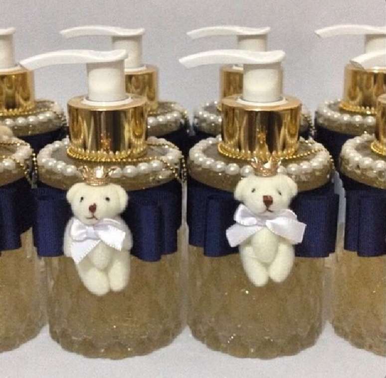 99. Sabonete l&iacute;quido utilizado como lembrancinha de maternidade. Fonte: Pinterest