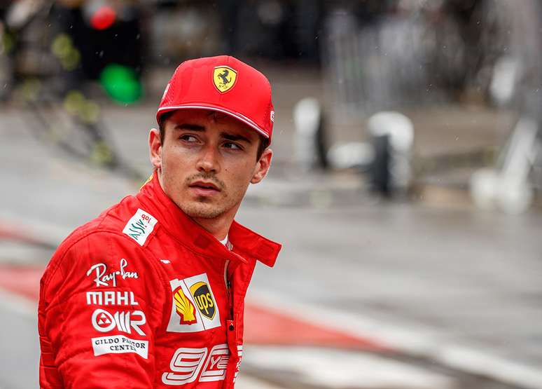 Leclerc pilota carro da Ferrari a portas fechadas em Monza