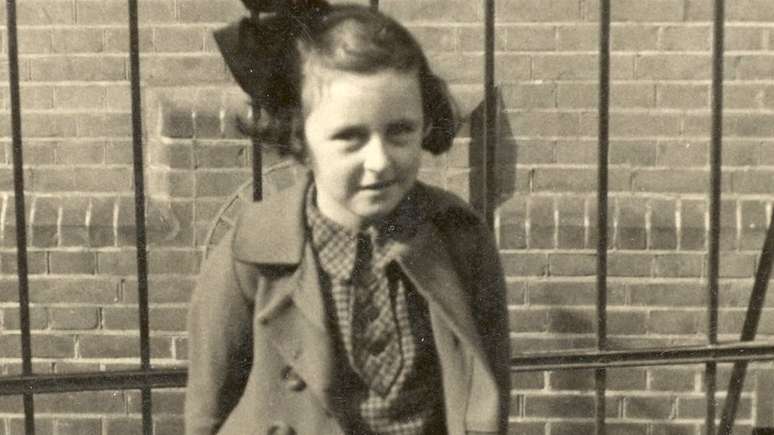 Mirjam Lapid-Andriesse, vista aqui ainda criança, em setembro de 1939, foi uma das que escapou