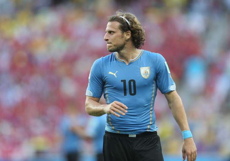 Diego Forlán durante partida na Copa do Mundo de 2014 entre Uruguai e Costa Rica