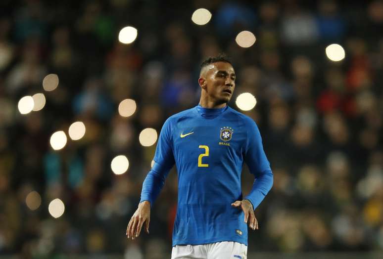 Danilo durante amistoso da sele&ccedil;&atilde;o brasileira contra Camar&otilde;es, na Inglaterra
20/11/2018 Action Images via Reuters/Andrew Boyers 