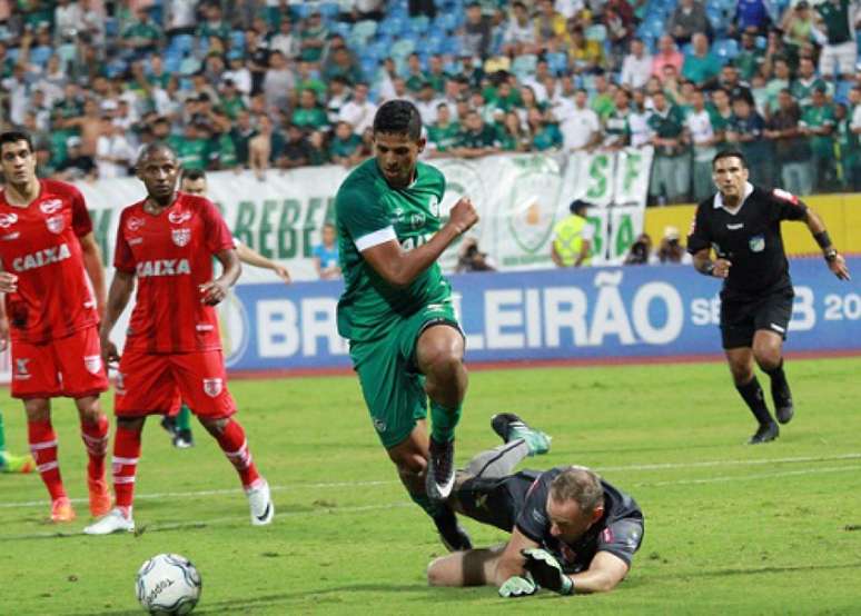 Pelo Goiás, Lucão foi o vice-artilheiro da Série B de 2018, com 16 gols (Rosiron Rodrigues/Goiás)