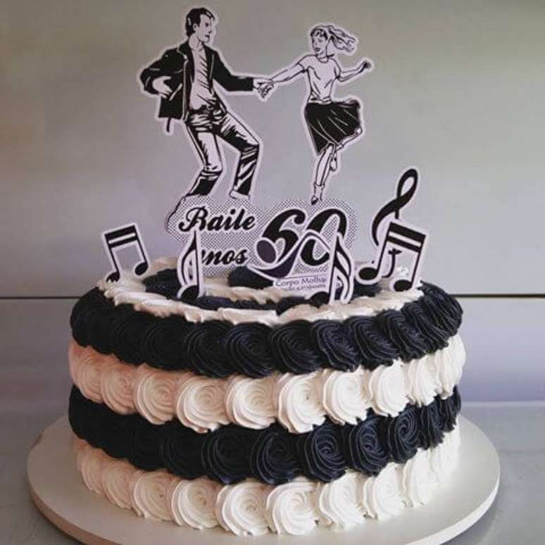 19. Bolo simples para decora&ccedil;&atilde;o anos 60 em preto e branco &ndash; Por: Pinterest