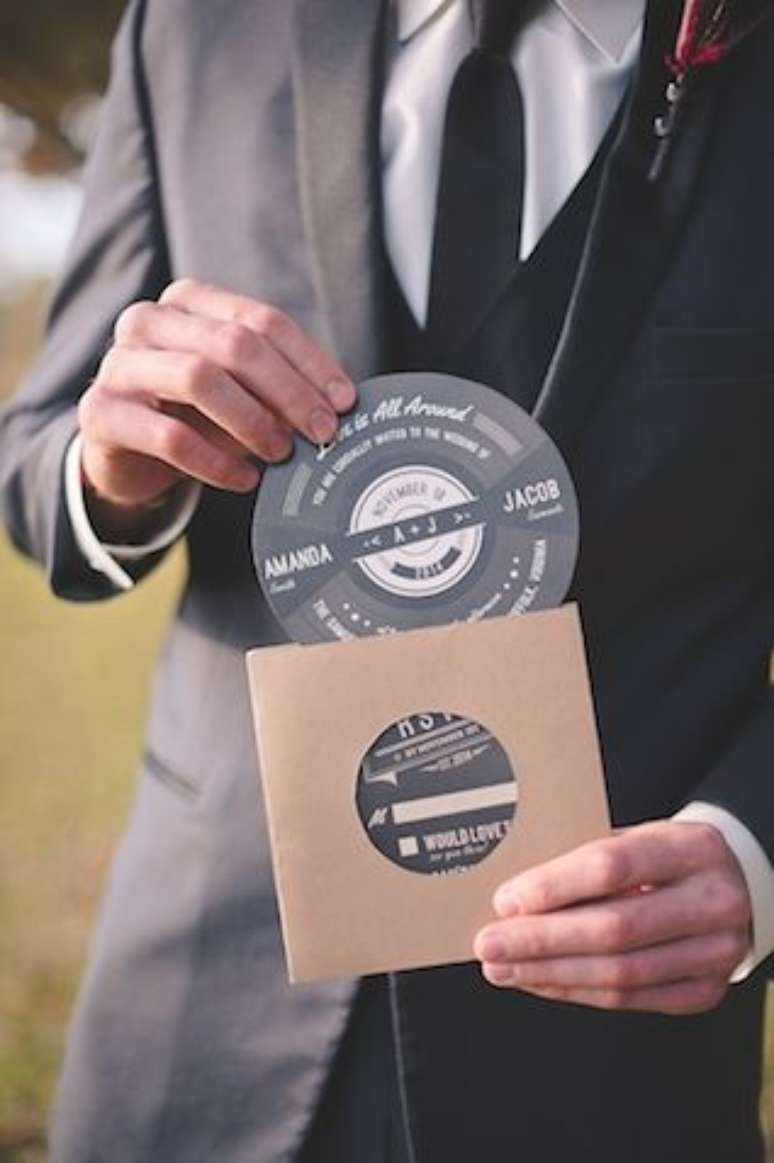 26. Convite criativo para festa com decora&ccedil;&atilde;o anos 60 &ndash; Por: Pinterest