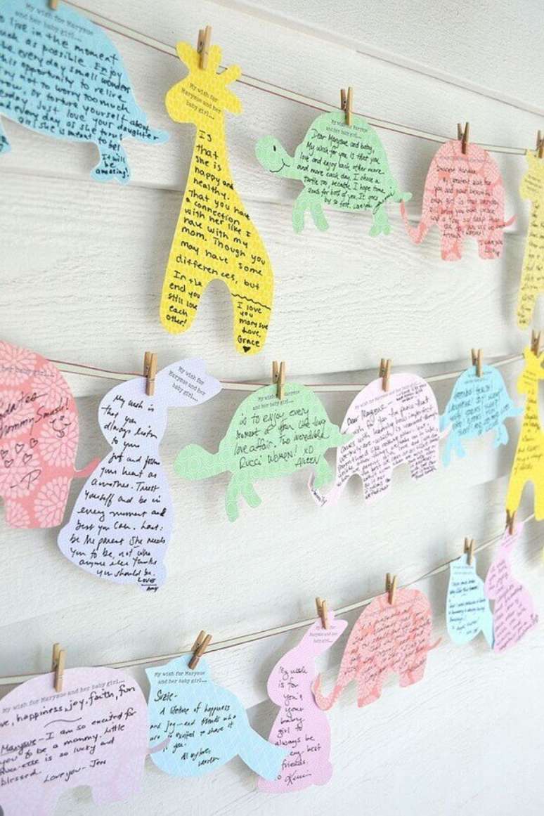 40. Crie um mural de recados na decora&ccedil;&atilde;o para ch&aacute; de fraldas &ndash; Foto: Baby Shower Ideas