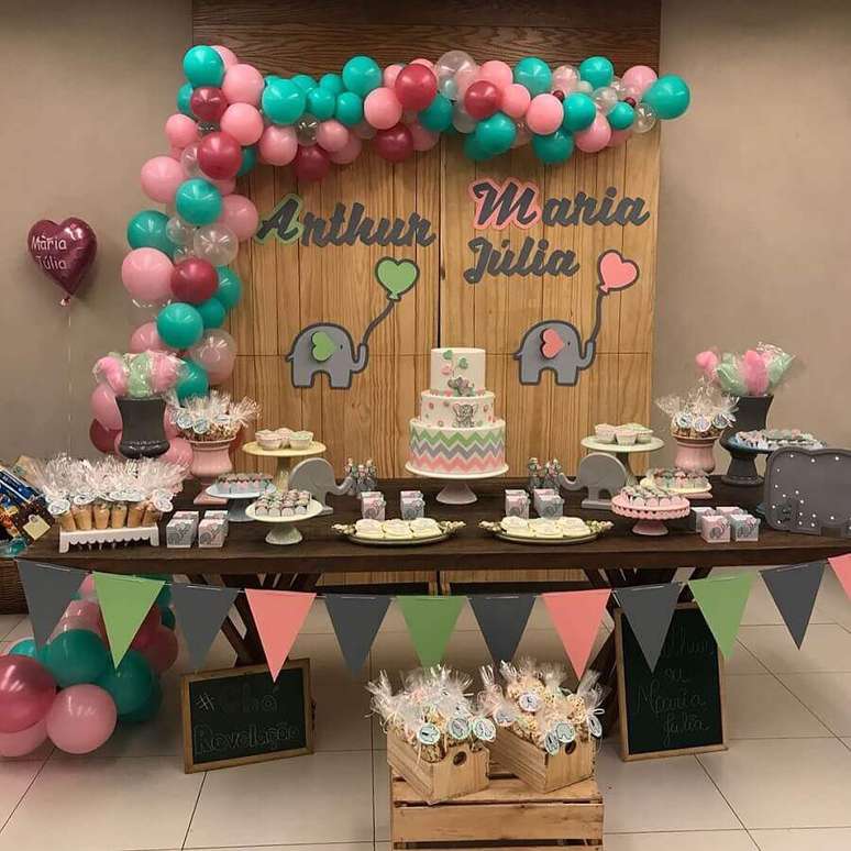 53. Decora&ccedil;&atilde;o simples para ch&aacute; de fralda de g&ecirc;meos &ndash; Foto: Le Dolce Mio