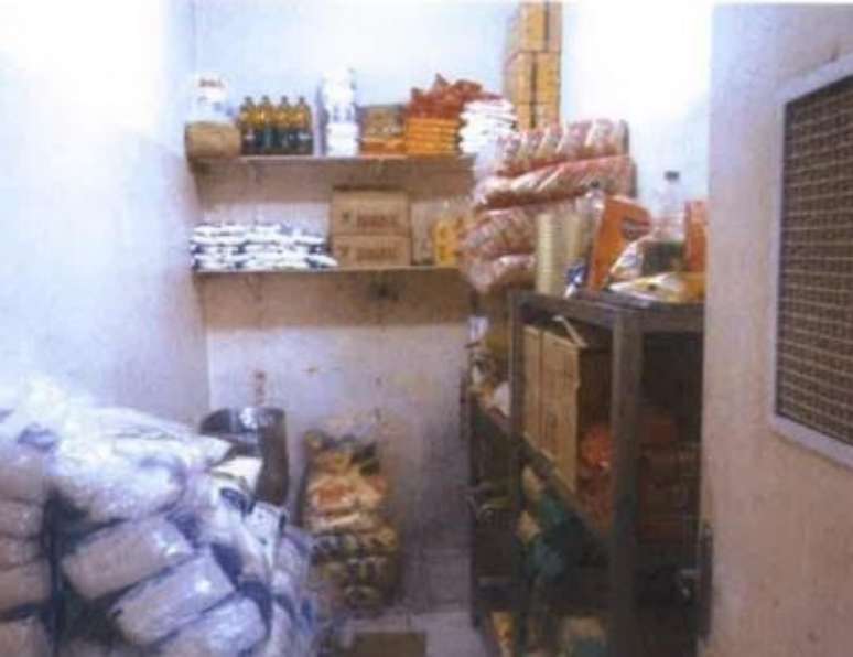 Sala onde são guardados os alimentos não-perecíveis utilizados