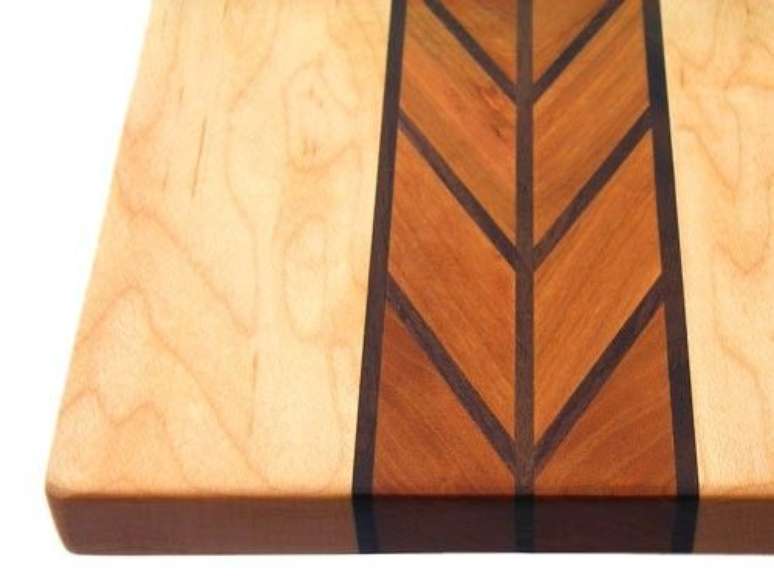 19. A marchetaria permite que o marceneiro brinque com a mob&iacute;lia. Foto: Artfire