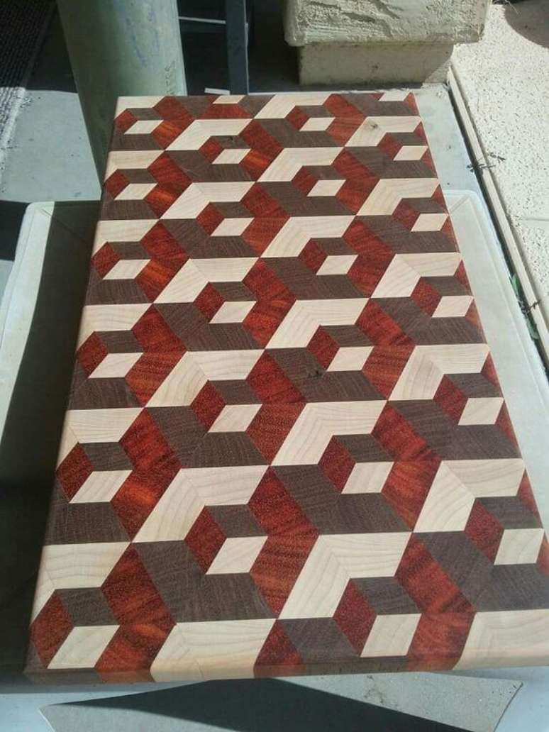 32. Com a marchetaria &eacute; poss&iacute;vel criar efeitos de tridimensionalidade. Foto: Pinterest