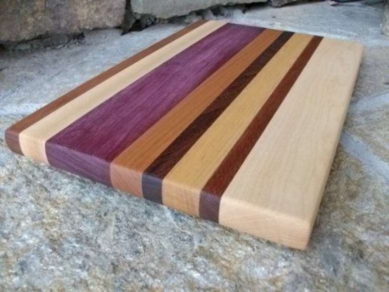 6. S&atilde;o os detalhes que a t&eacute;cnica da marchetaria promove que a torna especial. Foto: Save Up Home