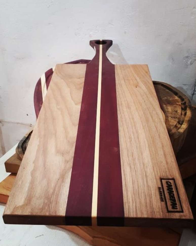 52. As l&acirc;minas de madeira da marchetaria podem ter diferentes cores. Foto: Instagram