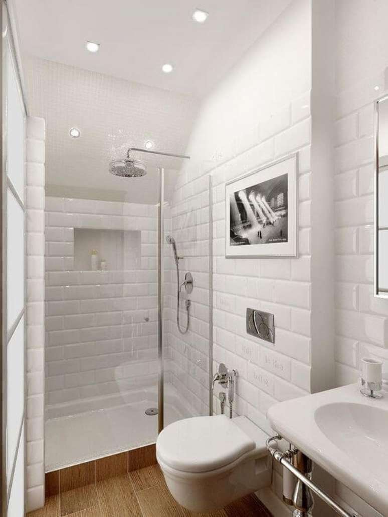 17. Tinta para azulejo branca para o banheiro clássico – Por: Pinterest