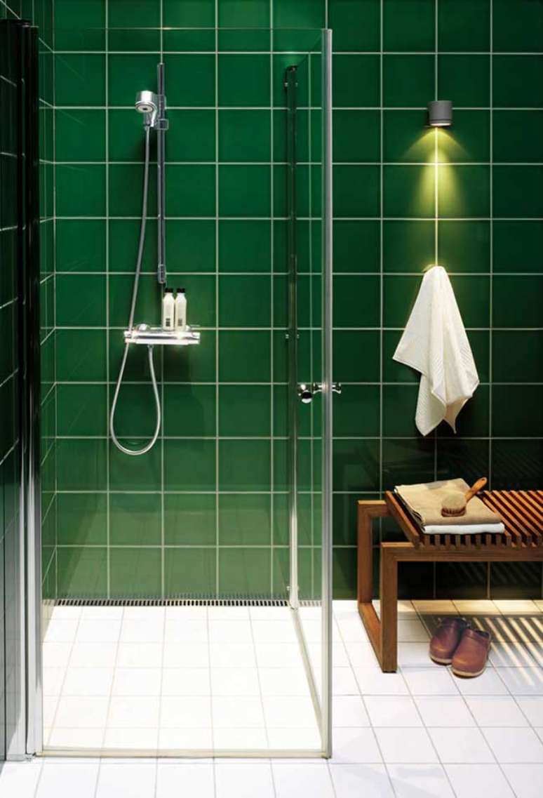 39. Que tal deixar seu banheiro mais alegre? Use a tinta para azulejo de banheiro verde e tenha um resultado lindo na sua casa! – Por: Pinterest