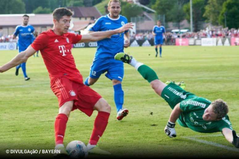 Lewandowski fez três gols no duelo (Foto: Divulgação/Bayern)