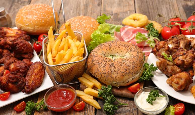 Saiba quais os alimentos que devem ser evitados para combater o colesterol |