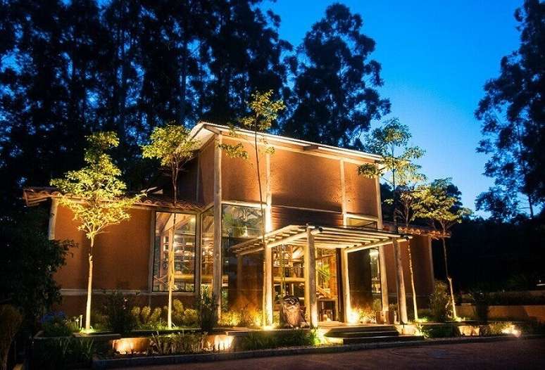 3. Fachada de casa sobrado pr&eacute; fabricada &ndash; Foto: Habitissimo