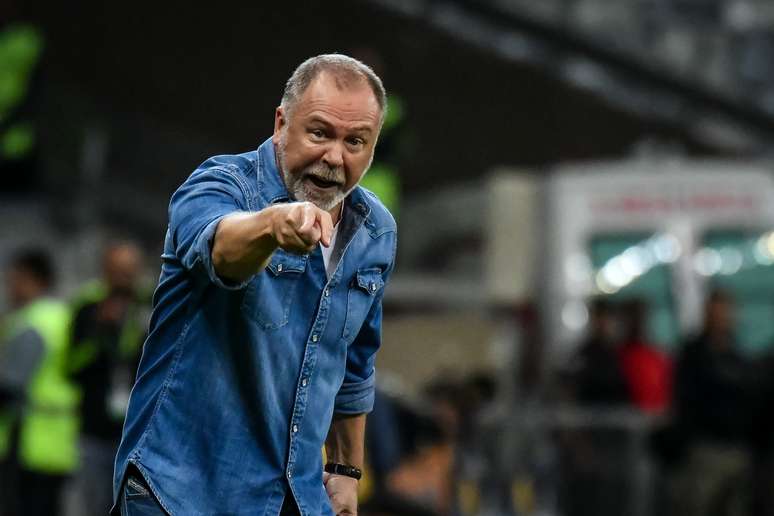 Mano Menezes, agora ex-técnico do Cruzeiro