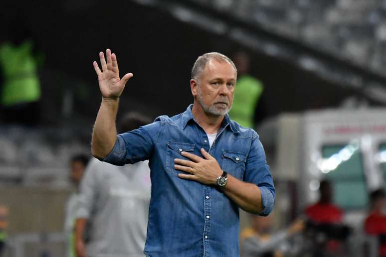 Mano Menezes não é mais técnico do Cruzeiro.